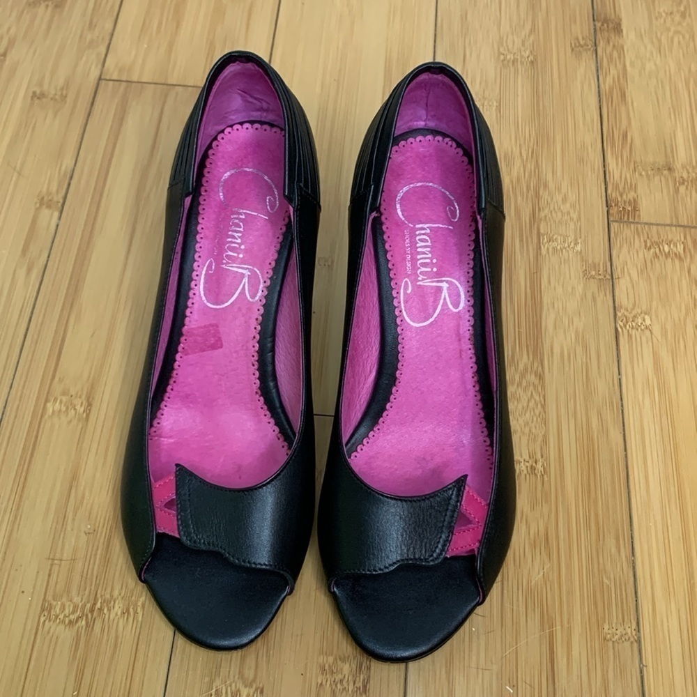 Chanii B Black and Fuchsia Open Toe Dress Shoe 2.5” Heel Pleated Detail Pumps